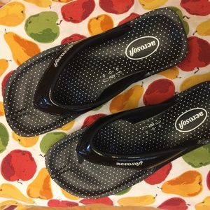 BLACK AEROSOFT FLIP FLOPS BRAND NEW/NEVER WORN